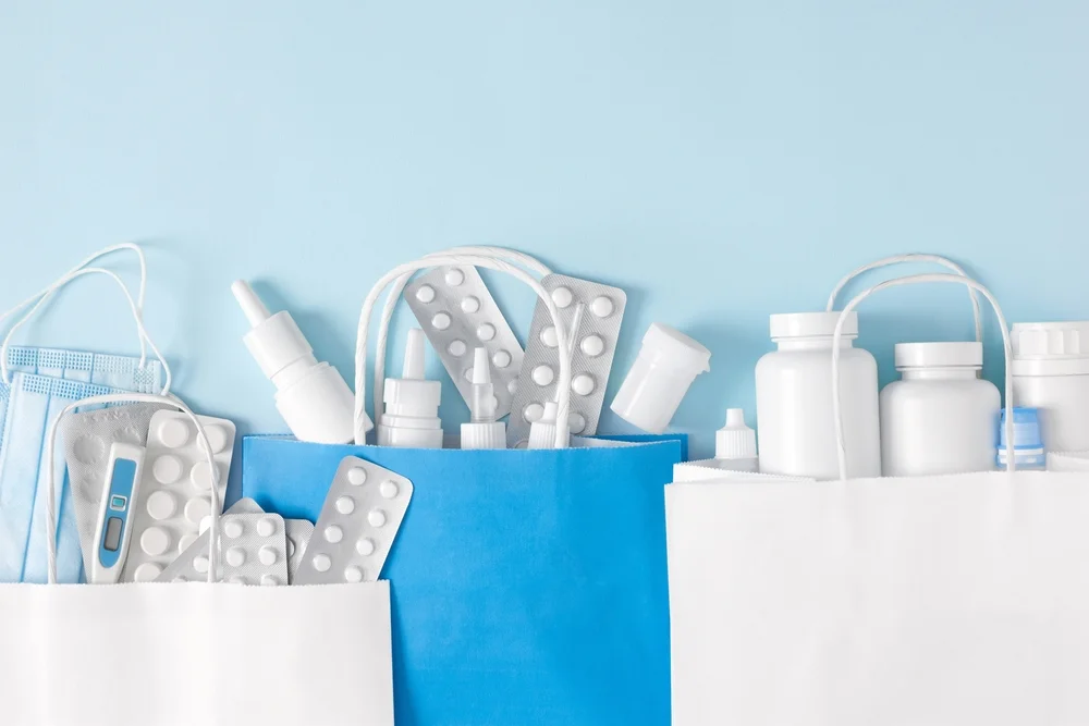 a group of white and blue bags with pills / What is White Bagging? / Understanding White Bagging / How Does White Bagging Work? / Why is White Bagging Used? / Improved Medication Management / Better Access to Specialty Drugs / White Bagging vs. Brown Bagging / The Future of White Bagging / Pharmacy CareRx / Florida