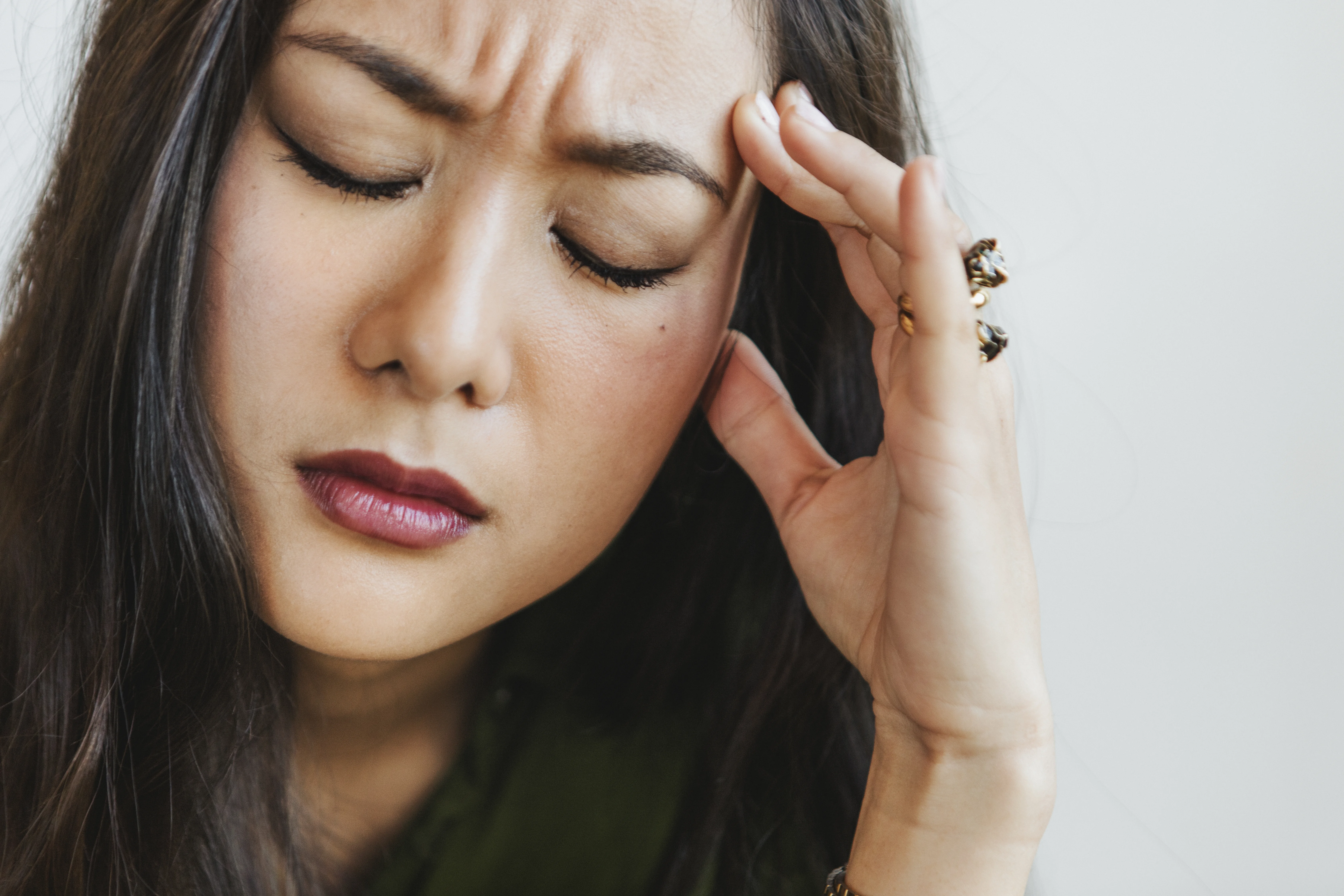 a Woman Experiencing headache due to Side Effects of Missing a Dose of Quetiapine