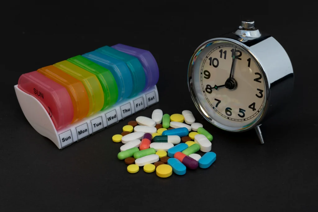 using a pill organiser and a alarm clock to avoind missing a dose of topamax.